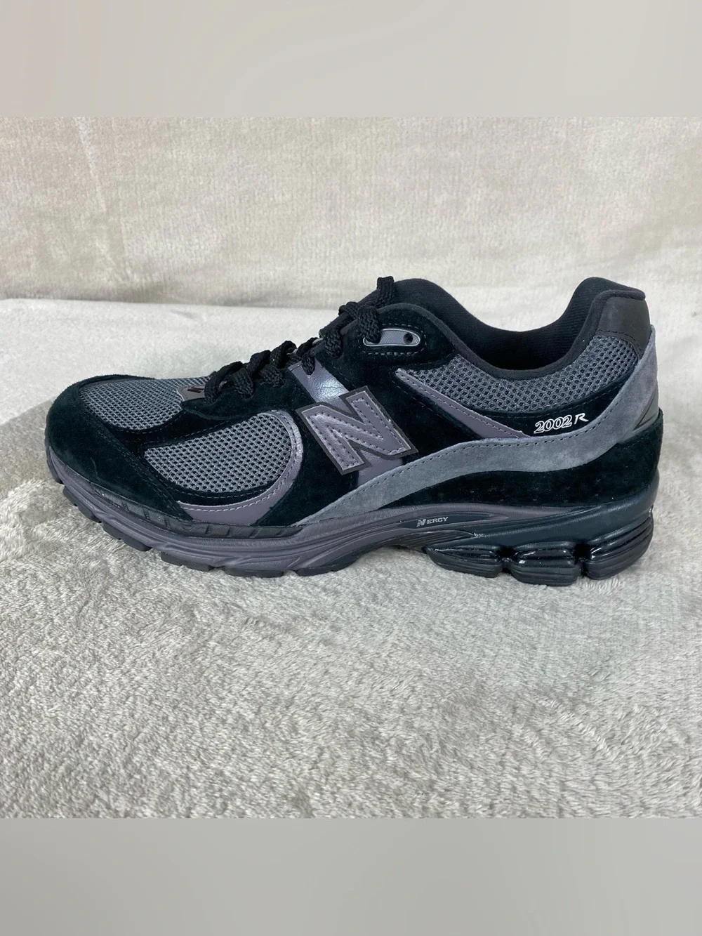 New Balance 2002R Shoes Mens Size 11 Black Gray Suede Running Sneakers NEW
